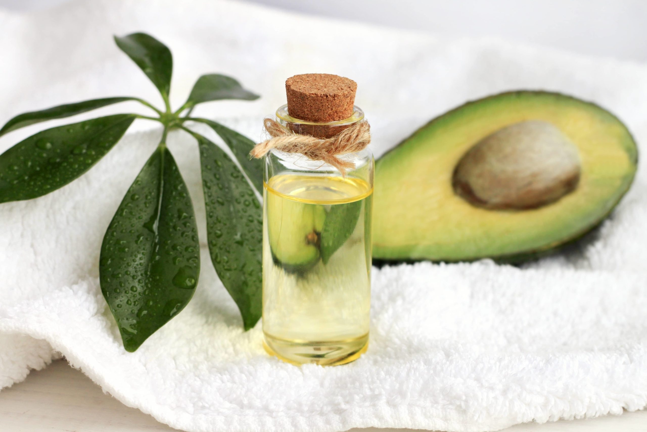 L’huile végétale d’avocat : la solution naturelle pour une peau belle et saine