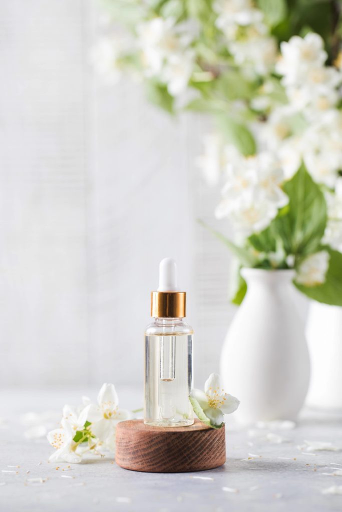 Le jasmin, une fleur aux multiples bienfaits pour la beauté de la peau IlayaCare_SecretBeaute_Jasmin2